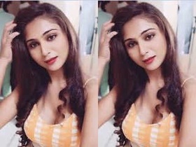 Hirral Raddia's sizzling webcam performance