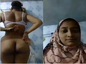 Cute Indian woman flaunts her buttocks