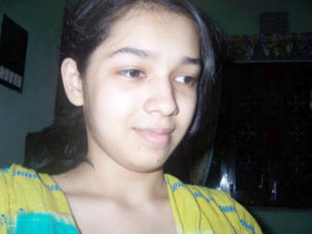 HD photo and video of a young Indian woman shaving her intimate area