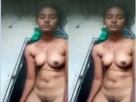 A stunning girl in Telugu flaunts her breasts and intimate area