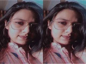 Desi girl flaunts her body on video call