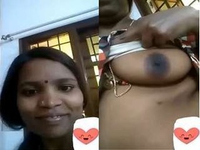 Tamil bhabhi flaunts her boobs and pussy on video call