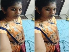 Tamil bhabhi's seductive performance