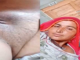 Mature Indian bhabhi flaunts her mature pussy