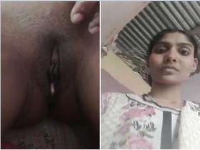 Desi beauty reveals her intimate parts in an exclusive video