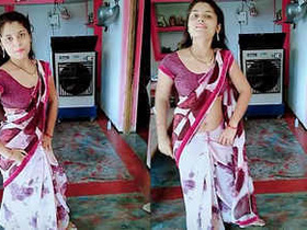 Stunning blonde babe flaunts her navel and performs an enticing dance