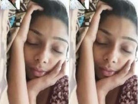 Indian girl records a sensual video for her partner