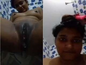Indian girl pleasures herself with her fingers