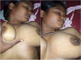 Desi man pleasures his wife with his fingers and penetrates her hard