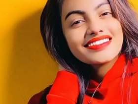 Indian hottie sends MMS video