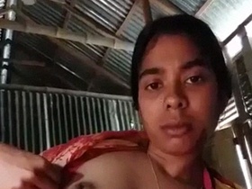 Comilla, the country girl, goes fully nude in a solo performance