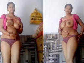 Desi wife bares it all in steamy video