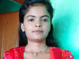 Cute Indian girl gives a blowjob in VDO