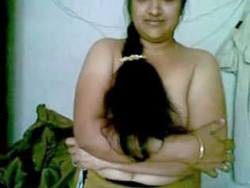 Indian bhabhi in sari sends steamy MMS