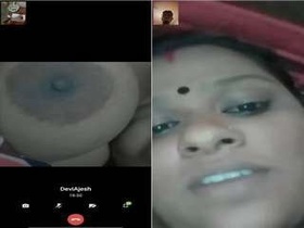 Desi bhabhi flaunts her ample assets