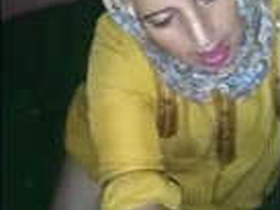 Pakistani bhabhi performs a blowjob while wearing hijab