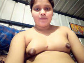 Indian wife from Kolkata captures her naked body in selfies
