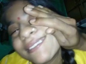 Stunning Rajsthani bhabiji gives a blowjob in MMS video