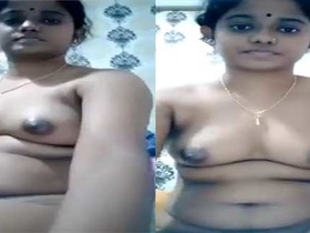 Pretty Indian girl takes nude selfies and sends them via MMS