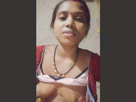 Desi bhabhi from the countryside fondles her boobs
