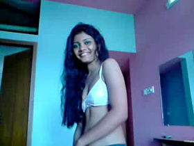 Indian girl with a pretty face gives a blowjob and gets fucked