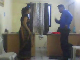 Mature Indian bhabhi gets fucked in office by younger lover