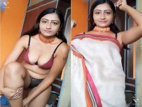 Exclusive video of a sexy Indian girl flaunting her perfect body