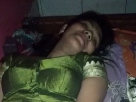 Desi bride reveals her nude body on honeymoon in sexy video