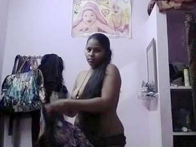 Indian married bhabhi sends MMS porn videos