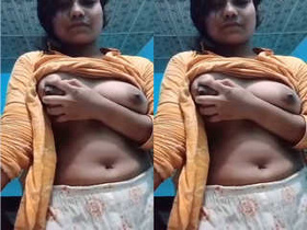 Desi girl records her own boob porn video