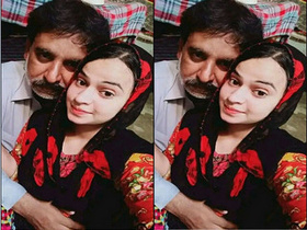 Amateur Pakistani girl flaunts her breasts and vagina