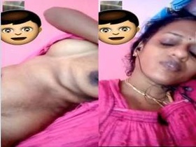 Amateur Tamil bhabhi reveals her boobs and pussy in video call