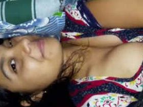 Desi girl flaunts her body in nude selfies video