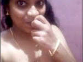 Mallu babe bares it all in a nude selfie