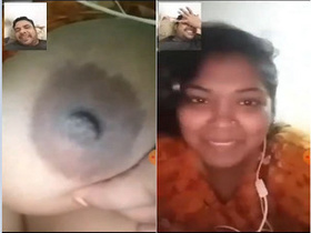 Mahi, a Desi bhabhi, reveals her naked body in this exclusive amateur porn video