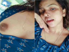 Exclusive Indian girl flaunts her cute boobs in a steamy video