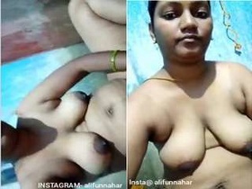 Exclusive video of a desi girl exposing her breasts and pussy