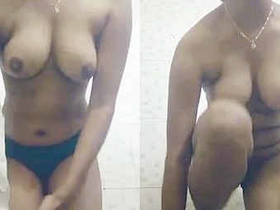 Tamil girl's nude selfie with a seductive gaze