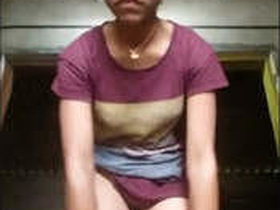 Desi girl flaunts her buttocks and genitalia