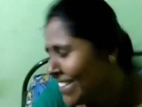 Desi wife in sari bares her naked pussy while cheating