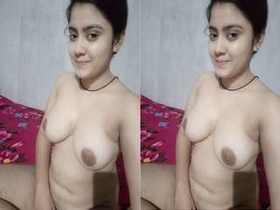 Indian girl flaunts her boobs and pussy in amateur video