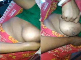 Desi Boudi's exclusive boob pressing session with a dewar