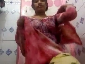 Solo Indian girl strips naked in the bathroom and takes a selfie