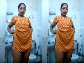 Exclusive video of Mallu babe exposing her tits and pussy