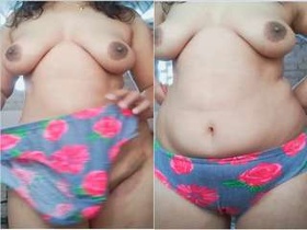 Indian girl reveals her naked body in exclusive video