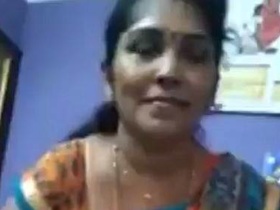 Malayali aunt flaunts her nude body in a Yoni solo video