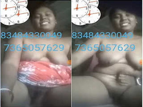 Boudi's exclusive video showcasing her big boobs and pussy