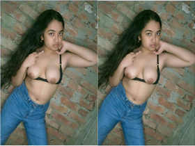Cute Indian girl flaunts her natural boobs and pussy on Facebook in exclusive video