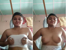 Indian college girl reveals her breasts in exclusive video