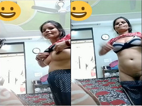 Indian aunty flaunts her big boobs and pussy in amateur video